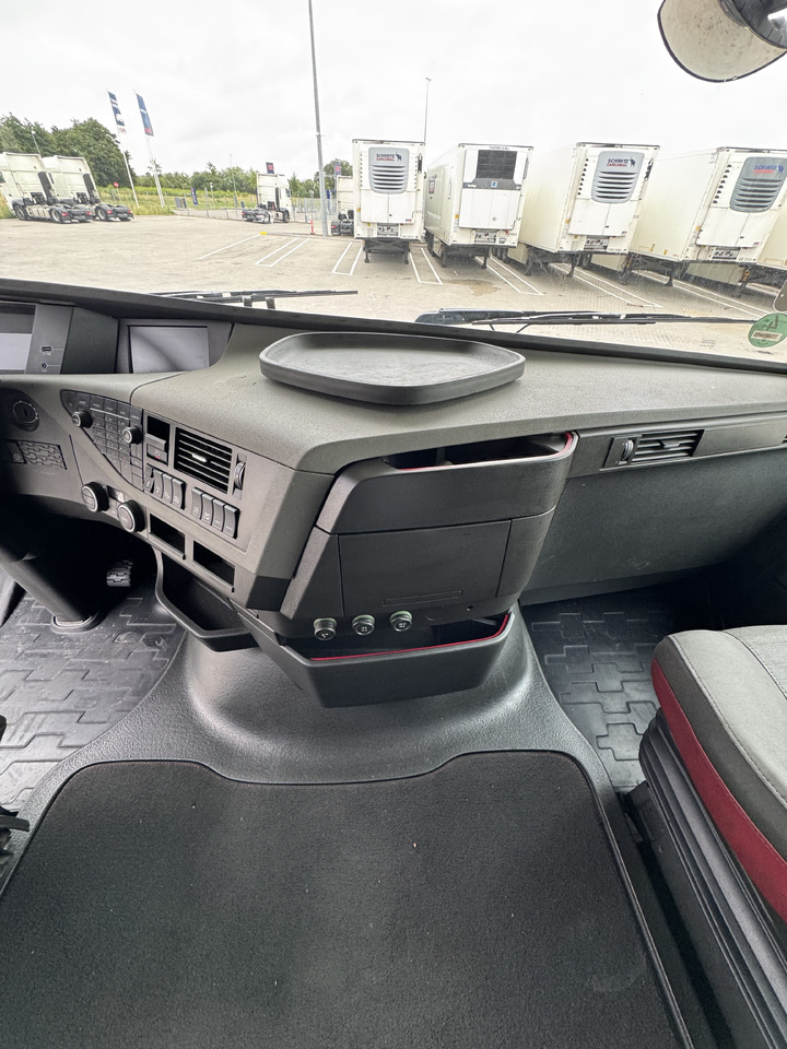 VOLVO DIESEL/LNG - Τράκτορας: φωτογραφία 2 VOLVO DIESEL/LNG - Τράκτορας: φωτογραφία 2