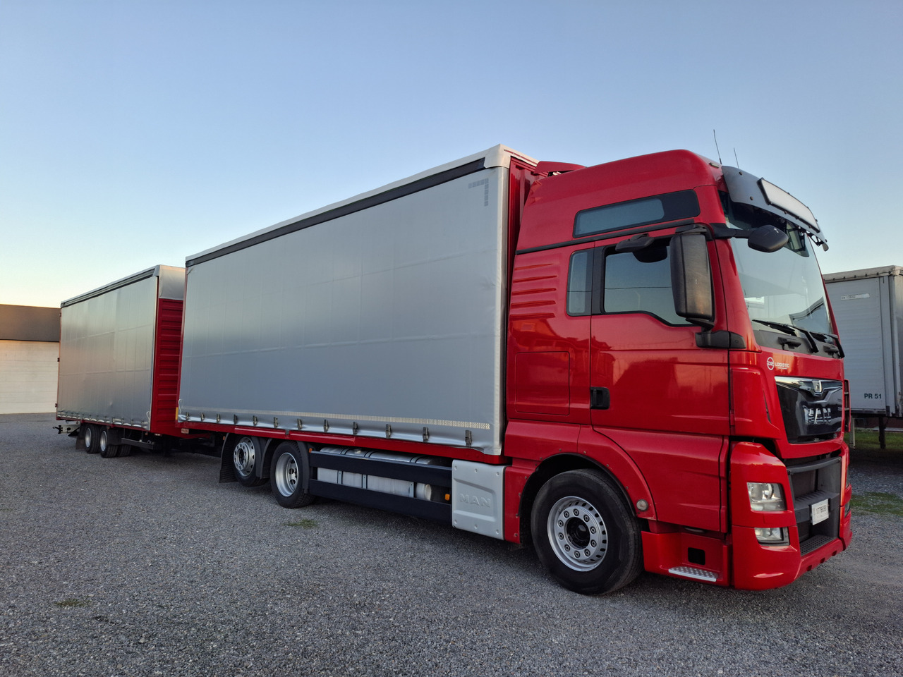 MAN TGX 26.440 E6 + SCHMITZ - Φορτηγό μουσαμάς: φωτογραφία 1 MAN TGX 26.440 E6 + SCHMITZ - Φορτηγό μουσαμάς: φωτογραφία 1