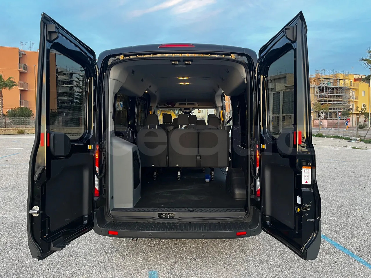 Μικρό λεωφορείο, Επιβατικό βαν Ford Transit: φωτογραφία 7