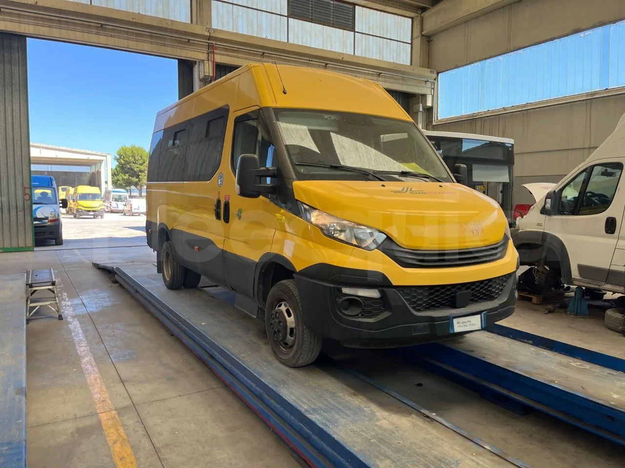 Iveco Daily - Σχολικό λεωφορείο: φωτογραφία 1 Iveco Daily - Σχολικό λεωφορείο: φωτογραφία 1