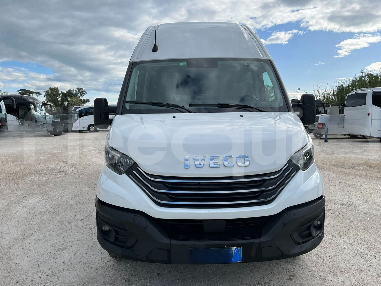 Iveco Daily - Μικρό λεωφορείο, Επιβατικό βαν: φωτογραφία 1 Iveco Daily - Μικρό λεωφορείο, Επιβατικό βαν: φωτογραφία 1