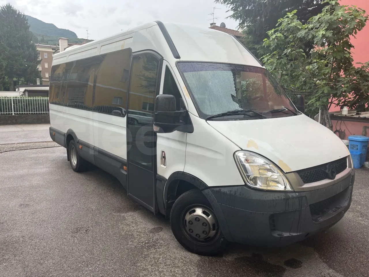 Iveco Daily - Μικρό λεωφορείο, Επιβατικό βαν: φωτογραφία 1 Iveco Daily - Μικρό λεωφορείο, Επιβατικό βαν: φωτογραφία 1
