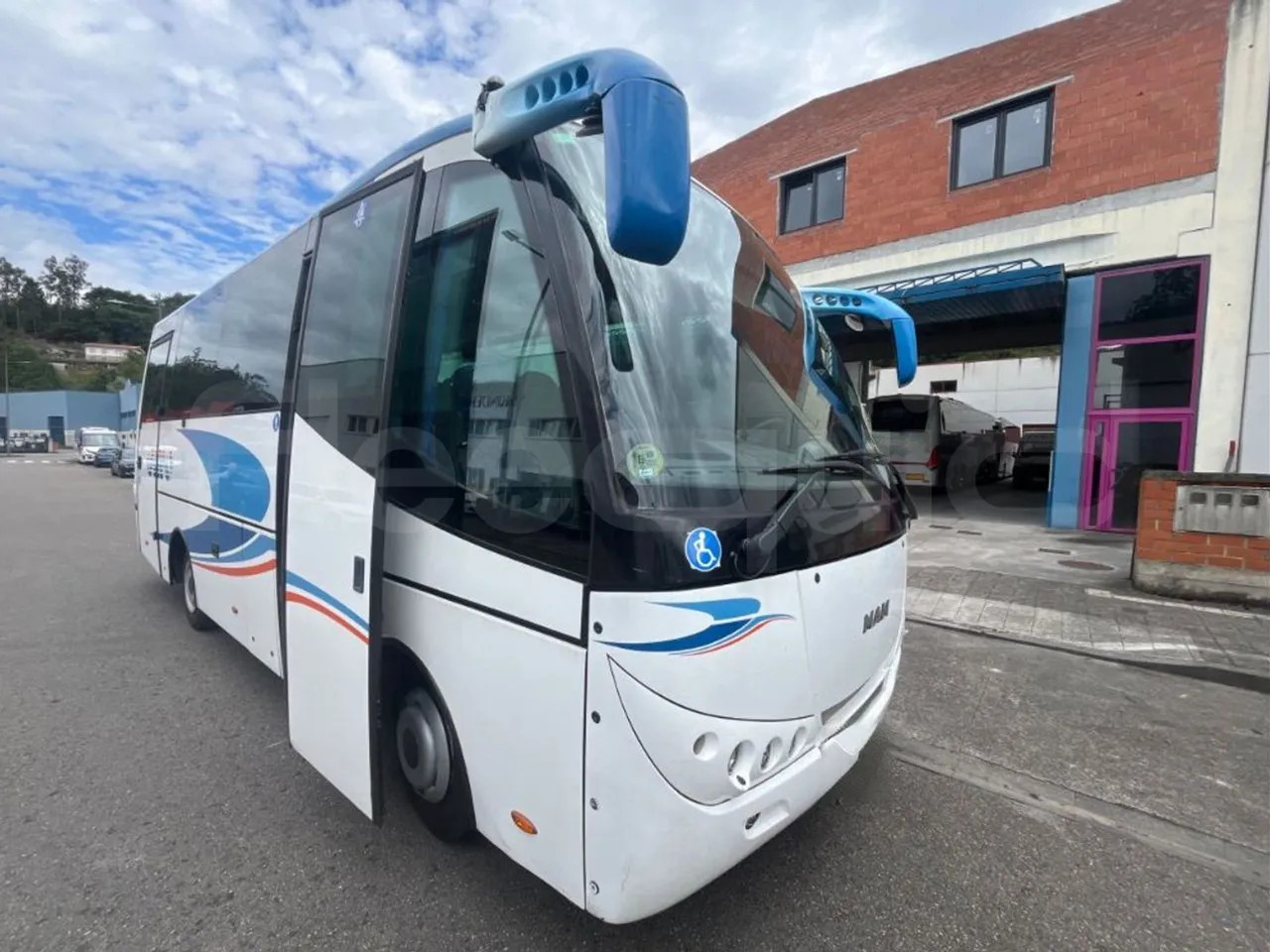 Man Dexon - Πούλμαν: φωτογραφία 1 Man Dexon - Πούλμαν: φωτογραφία 1