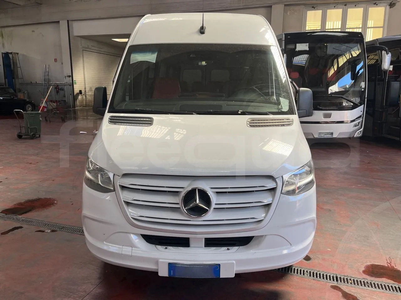 Mercedes-Benz Sprinter - Προαστιακό λεωφορείο: φωτογραφία 2 Mercedes-Benz Sprinter - Προαστιακό λεωφορείο: φωτογραφία 2