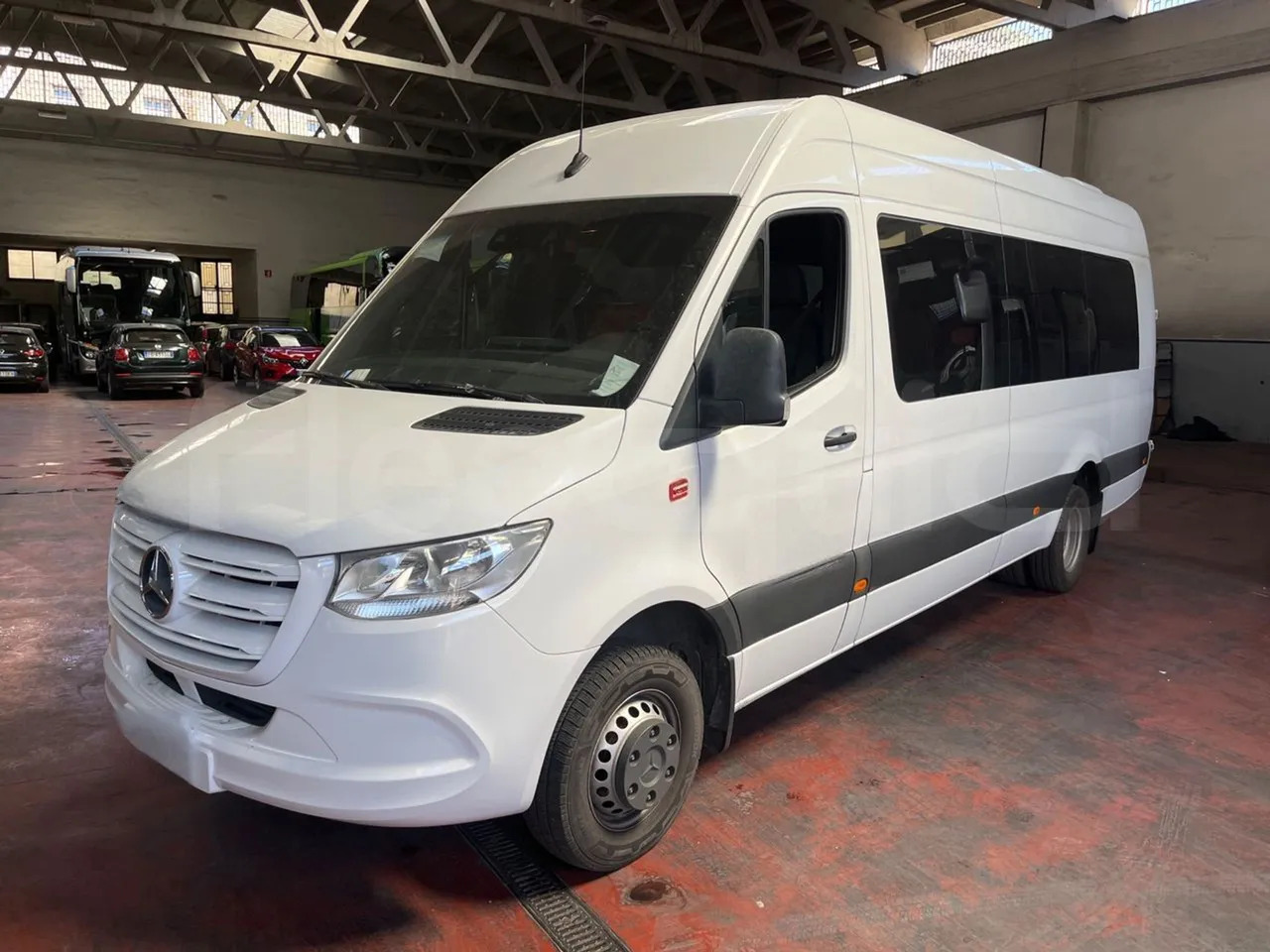 Mercedes-Benz Sprinter - Προαστιακό λεωφορείο: φωτογραφία 4 Mercedes-Benz Sprinter - Προαστιακό λεωφορείο: φωτογραφία 4