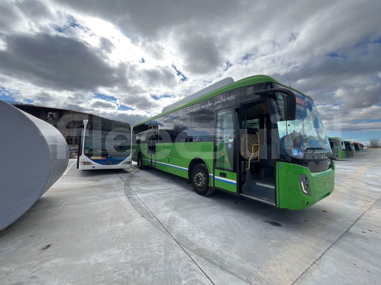 Scania Magnus - Προαστιακό λεωφορείο: φωτογραφία 1 Scania Magnus - Προαστιακό λεωφορείο: φωτογραφία 1