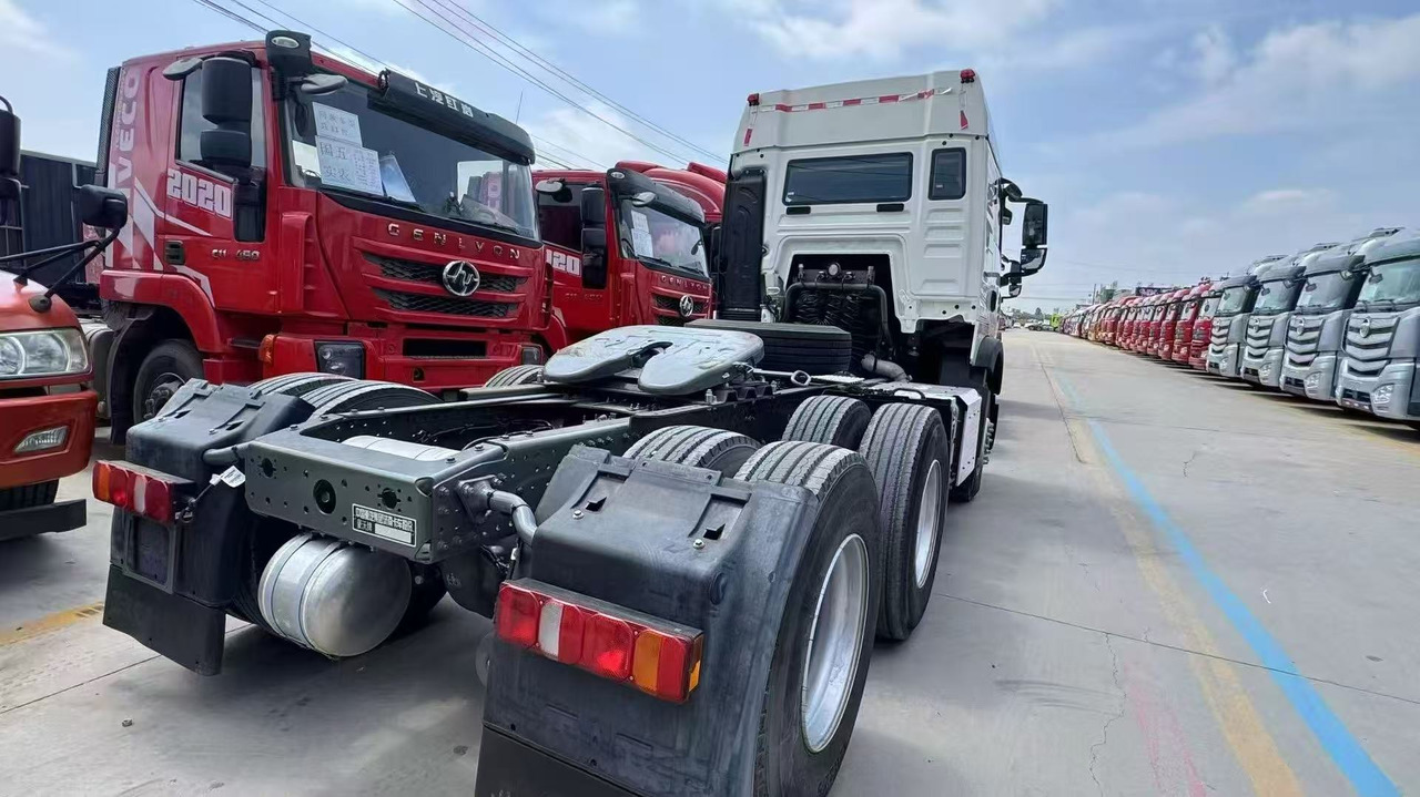 SINOTRUK howo 371,430 ,460 tractor multiple models used and stock new tractors Customizable - Τράκτορας: φωτογραφία 5 SINOTRUK howo 371,430 ,460 tractor multiple models used and stock new tractors Customizable - Τράκτορας: φωτογραφία 5