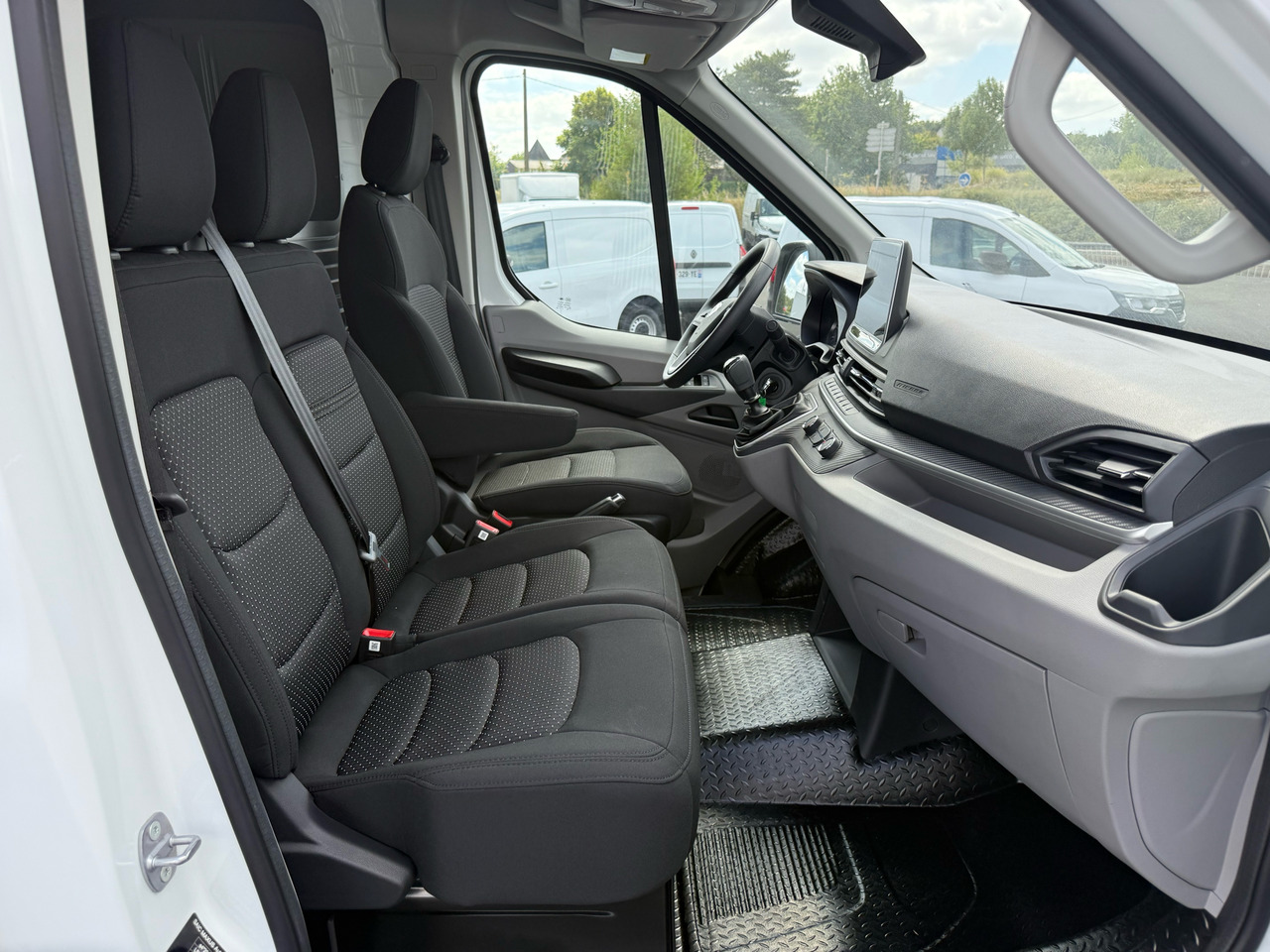 Βαν MAXUS DELIVER9 150CH Diesel: φωτογραφία 27 Βαν MAXUS DELIVER9 150CH Diesel: φωτογραφία 27