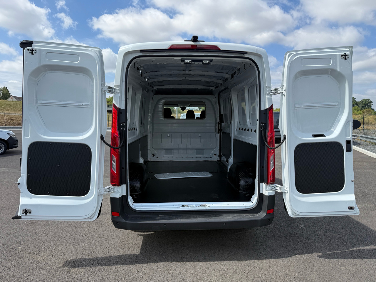 Βαν MAXUS DELIVER9 150CH Diesel: φωτογραφία 8 Βαν MAXUS DELIVER9 150CH Diesel: φωτογραφία 8