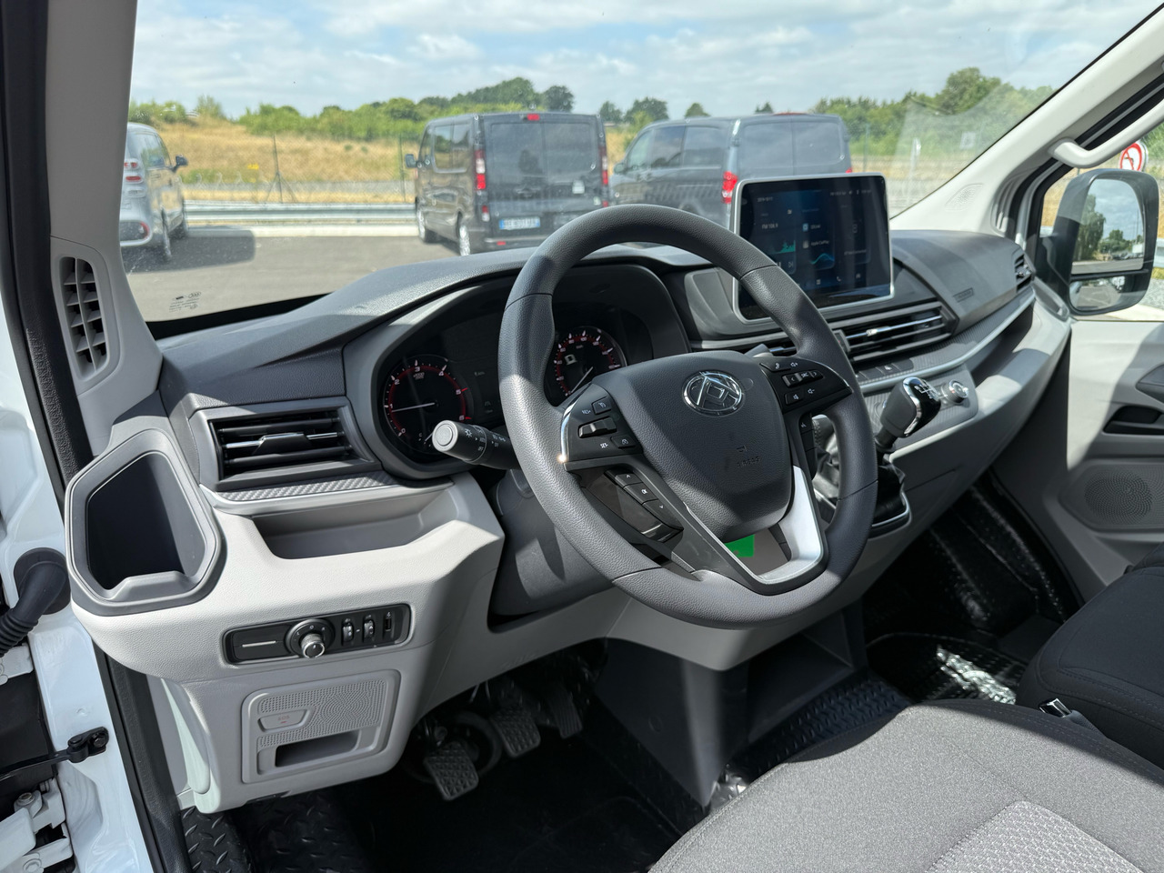 Βαν MAXUS DELIVER9 150CH Diesel: φωτογραφία 21 Βαν MAXUS DELIVER9 150CH Diesel: φωτογραφία 21