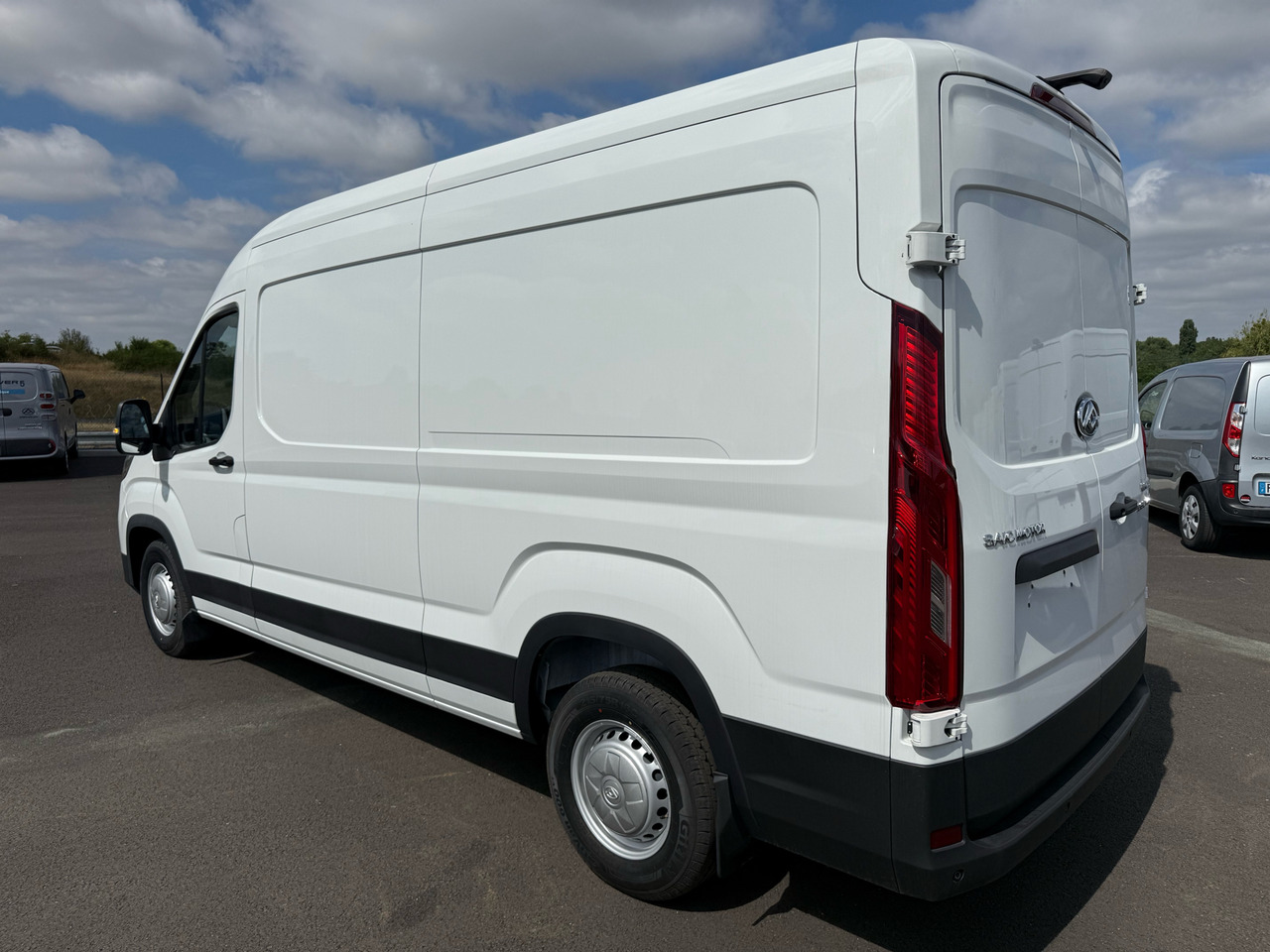 MAXUS DELIVER9 150CH Diesel - Βαν: φωτογραφία 3 MAXUS DELIVER9 150CH Diesel - Βαν: φωτογραφία 3