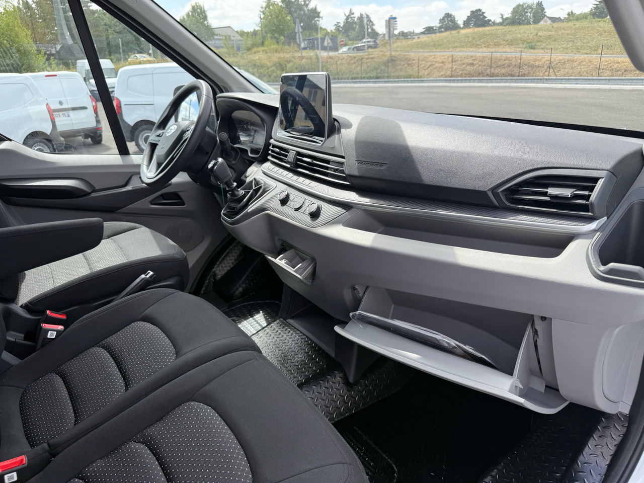 Βαν MAXUS DELIVER9 150CH Diesel: φωτογραφία 32 Βαν MAXUS DELIVER9 150CH Diesel: φωτογραφία 32