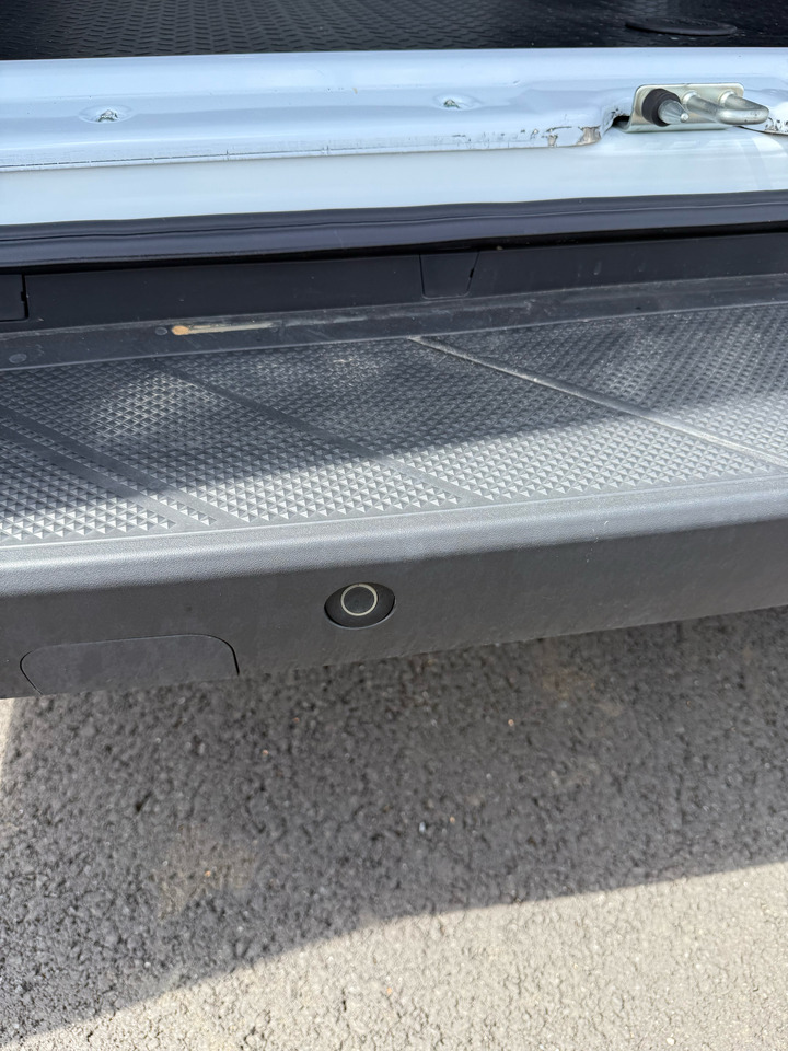 Βαν MAXUS DELIVER9 150CH Diesel: φωτογραφία 11 Βαν MAXUS DELIVER9 150CH Diesel: φωτογραφία 11