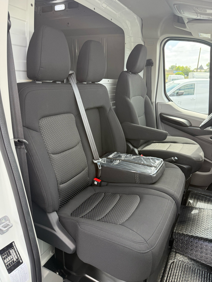 Βαν MAXUS DELIVER9 150CH Diesel: φωτογραφία 31 Βαν MAXUS DELIVER9 150CH Diesel: φωτογραφία 31