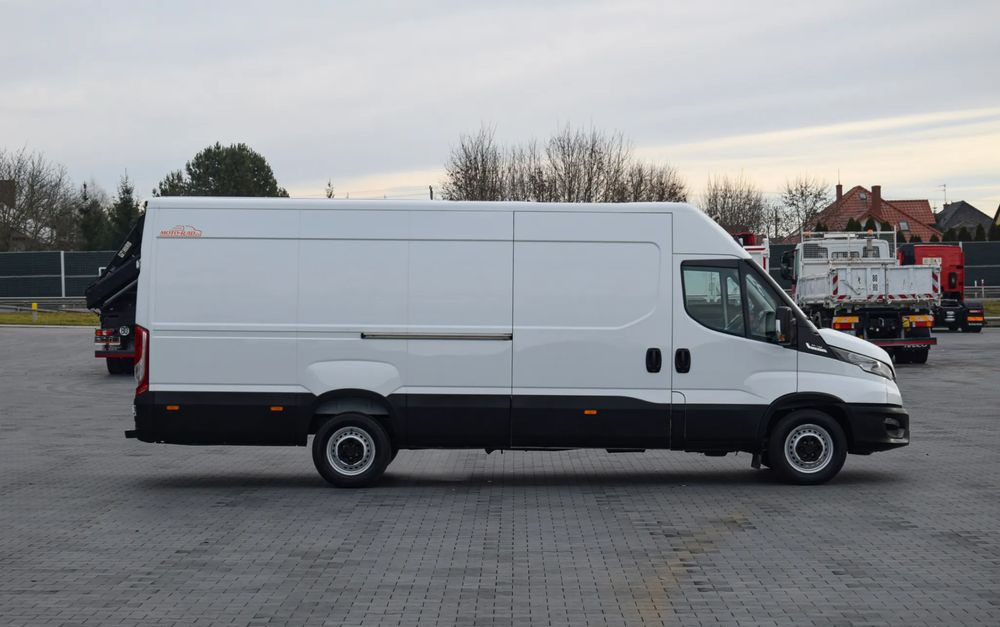 Iveco DAILY MAXI 35S14 / 2.3 - 140 KM / AUTOMAT HI-MATIC / NOWY MODEL / 3 OSOBY / DOSTAWCZE / BLASZAK / KAMERA COFANIA / TEMPOMAT / KLIMA / 2022 / SERWISOWANY / SPROWADZONY Z NIEMIEC - Βαν: φωτογραφία 4 Iveco DAILY MAXI 35S14 / 2.3 - 140 KM / AUTOMAT HI-MATIC / NOWY MODEL / 3 OSOBY / DOSTAWCZE / BLASZAK / KAMERA COFANIA / TEMPOMAT / KLIMA / 2022 / SERWISOWANY / SPROWADZONY Z NIEMIEC - Βαν: φωτογραφία 4
