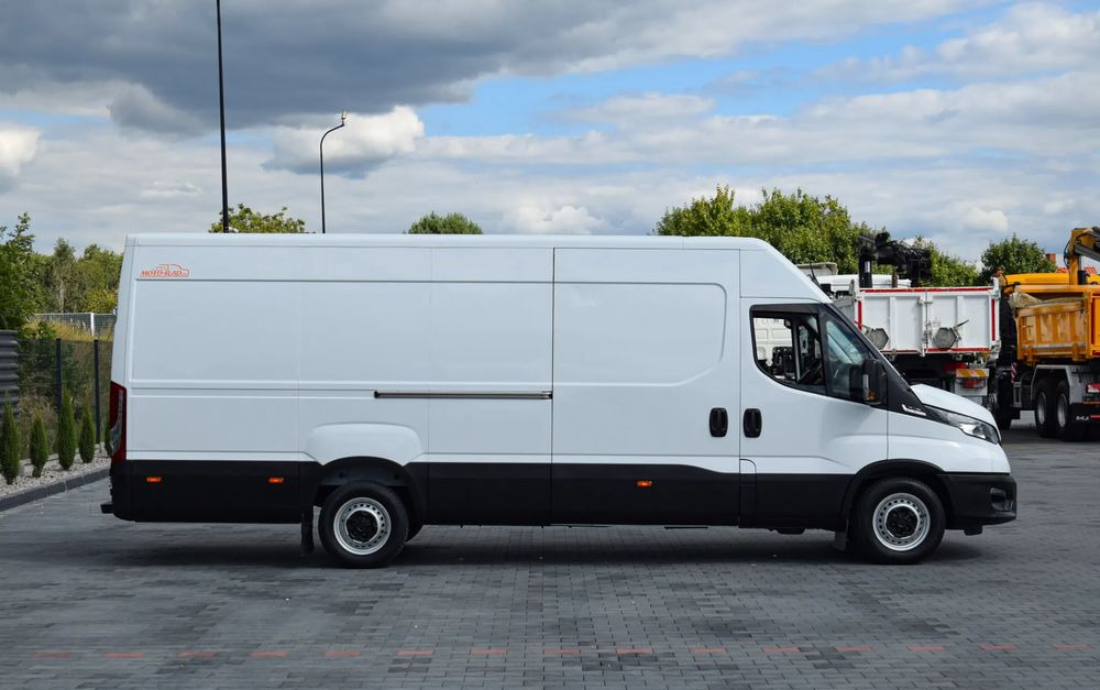 Iveco DAILY MAXI 35S16 / 2.3 - 160 KM / AUTOMAT HI-MATIC / NOWY MODEL / 3 OSOBY / DOSTAWCZE / BLASZAK / KLIMA / 2023 / SERWISOWANY / SPROWADZONY Z NIEMIEC - Βαν: φωτογραφία 4 Iveco DAILY MAXI 35S16 / 2.3 - 160 KM / AUTOMAT HI-MATIC / NOWY MODEL / 3 OSOBY / DOSTAWCZE / BLASZAK / KLIMA / 2023 / SERWISOWANY / SPROWADZONY Z NIEMIEC - Βαν: φωτογραφία 4