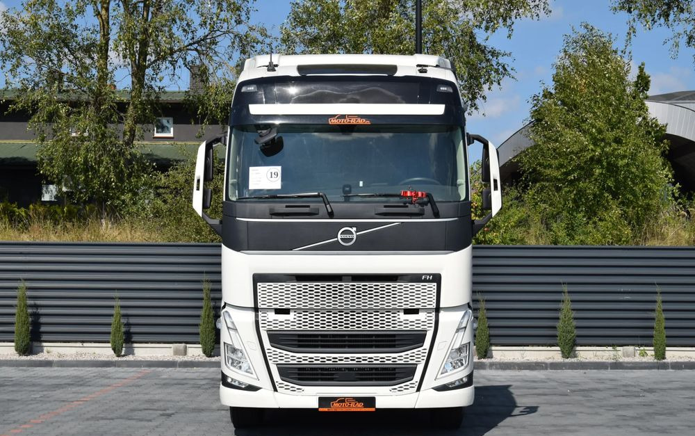Volvo FH500 / EURO 6 / NOWY MODEL / KLIMATYZACJA POSTOJOWA / ACC / LEDY / 2 ZBIORNIKI PALIWA / FULL SPILERY / 2022 / SERWISOWANY / SPROWADZONY - Τράκτορας: φωτογραφία 2 Volvo FH500 / EURO 6 / NOWY MODEL / KLIMATYZACJA POSTOJOWA / ACC / LEDY / 2 ZBIORNIKI PALIWA / FULL SPILERY / 2022 / SERWISOWANY / SPROWADZONY - Τράκτορας: φωτογραφία 2