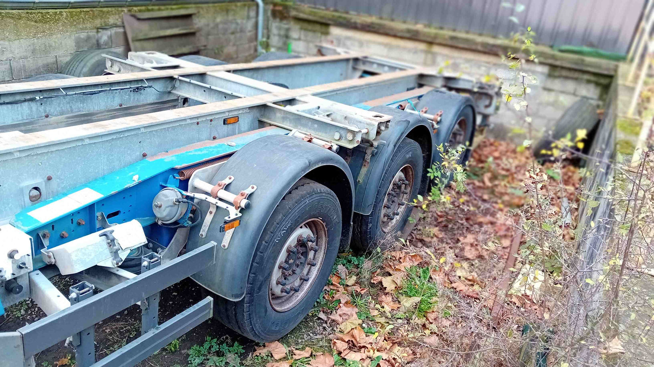 SCHMITZ CARGOBULL châssis porte-conteneur semi-remorque Os - type SGF*3 - adaptable pour conteneur 20' et 40' - Επικαθήμενο μεταφοράς εμπορευματοκιβωτίων/ Κινητό αμάξωμα: φωτογραφία 3 SCHMITZ CARGOBULL châssis porte-conteneur semi-remorque Os - type SGF*3 - adaptable pour conteneur 20' et 40' - Επικαθήμενο μεταφοράς εμπορευματοκιβωτίων/ Κινητό αμάξωμα: φωτογραφία 3