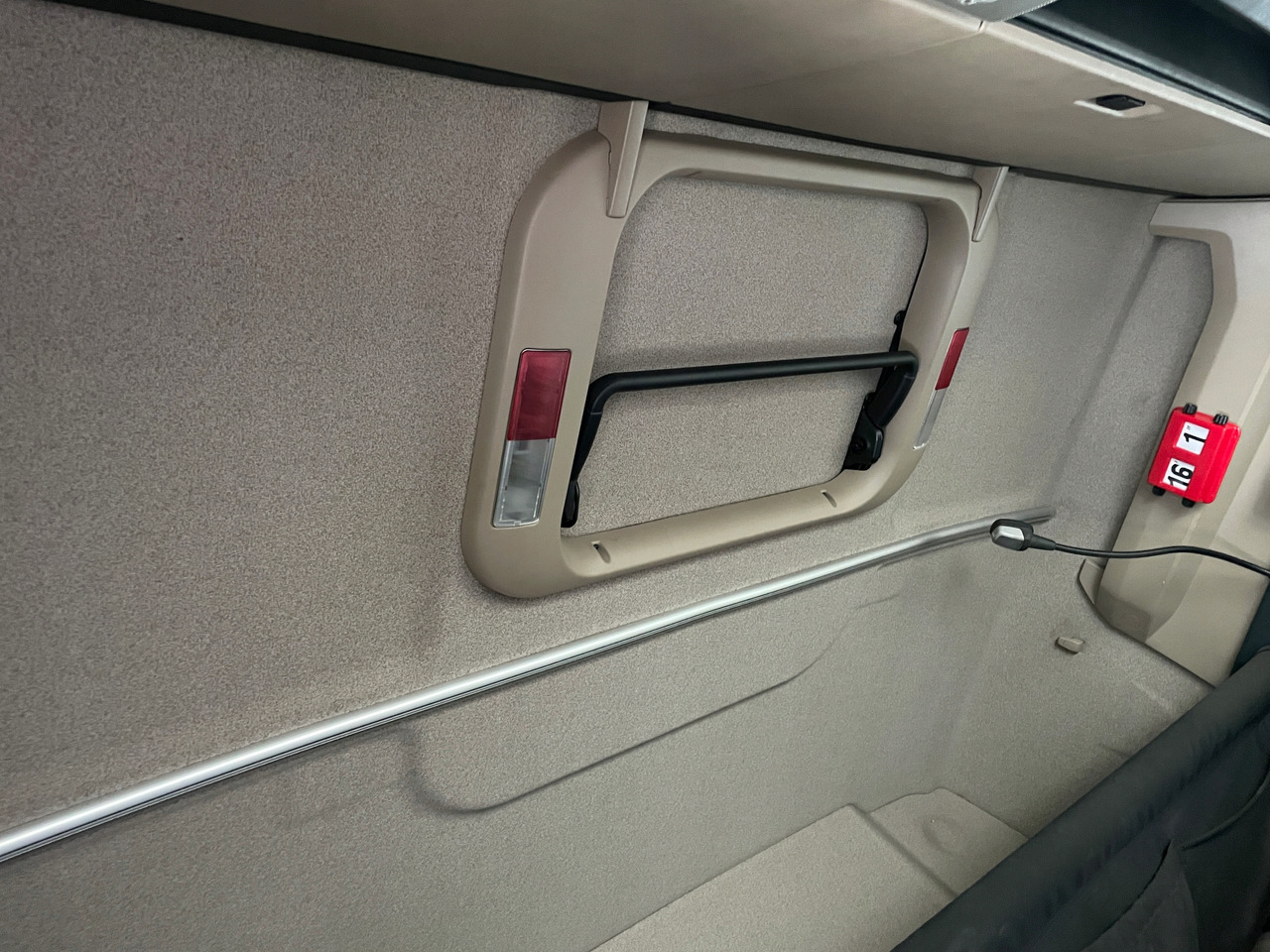 GOŁA KABINA MAN TGX XLX 2019 ROK LIFT ŚRODEK BEŻOWY EURO 6 - Καμπίνα για Φορτηγό: φωτογραφία 3 GOŁA KABINA MAN TGX XLX 2019 ROK LIFT ŚRODEK BEŻOWY EURO 6 - Καμπίνα για Φορτηγό: φωτογραφία 3