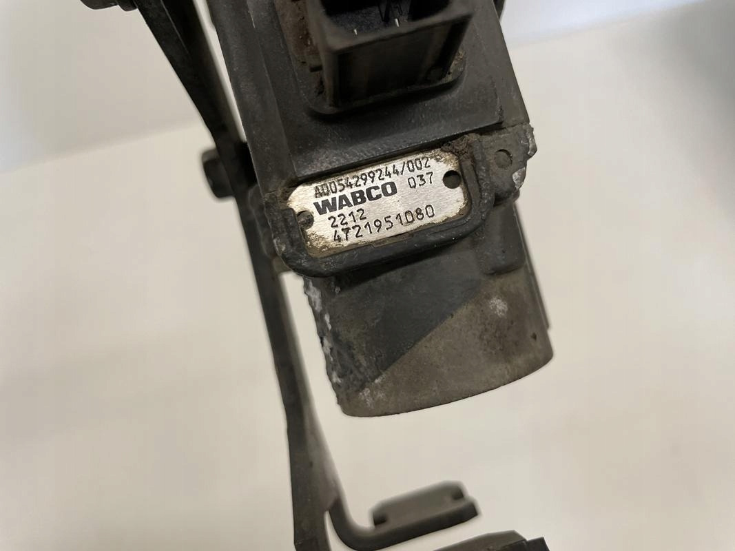 ZAWÓR CIŚNIENIA MERCEDES ACTROS MP4 A0054299244 - Ανάρτηση για Φορτηγό: φωτογραφία 2 ZAWÓR CIŚNIENIA MERCEDES ACTROS MP4 A0054299244 - Ανάρτηση για Φορτηγό: φωτογραφία 2