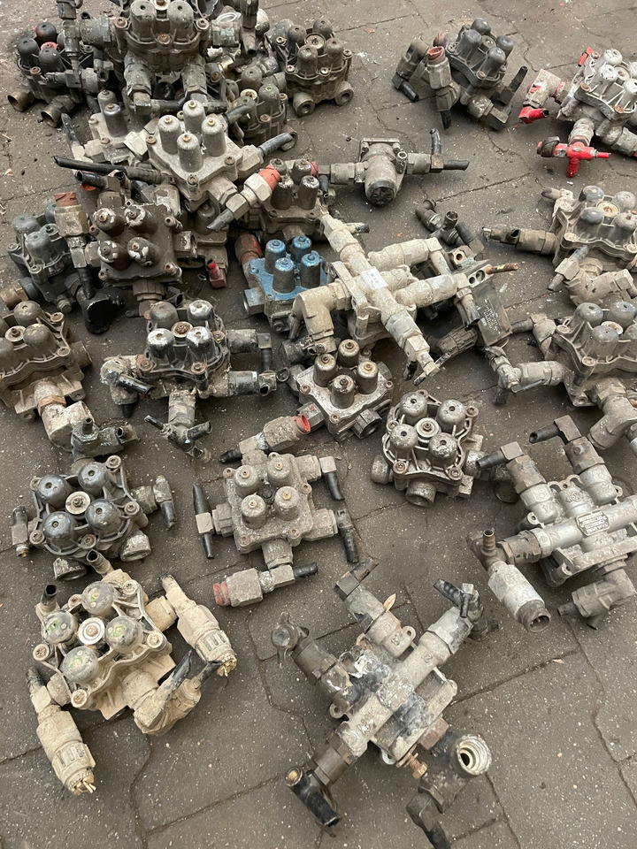 ZAWÓR CZTERODROŻNY MAN TGX TGS TGA 81521516096 - Βαλβίδα φρένων για Φορτηγό: φωτογραφία 3 ZAWÓR CZTERODROŻNY MAN TGX TGS TGA 81521516096 - Βαλβίδα φρένων για Φορτηγό: φωτογραφία 3