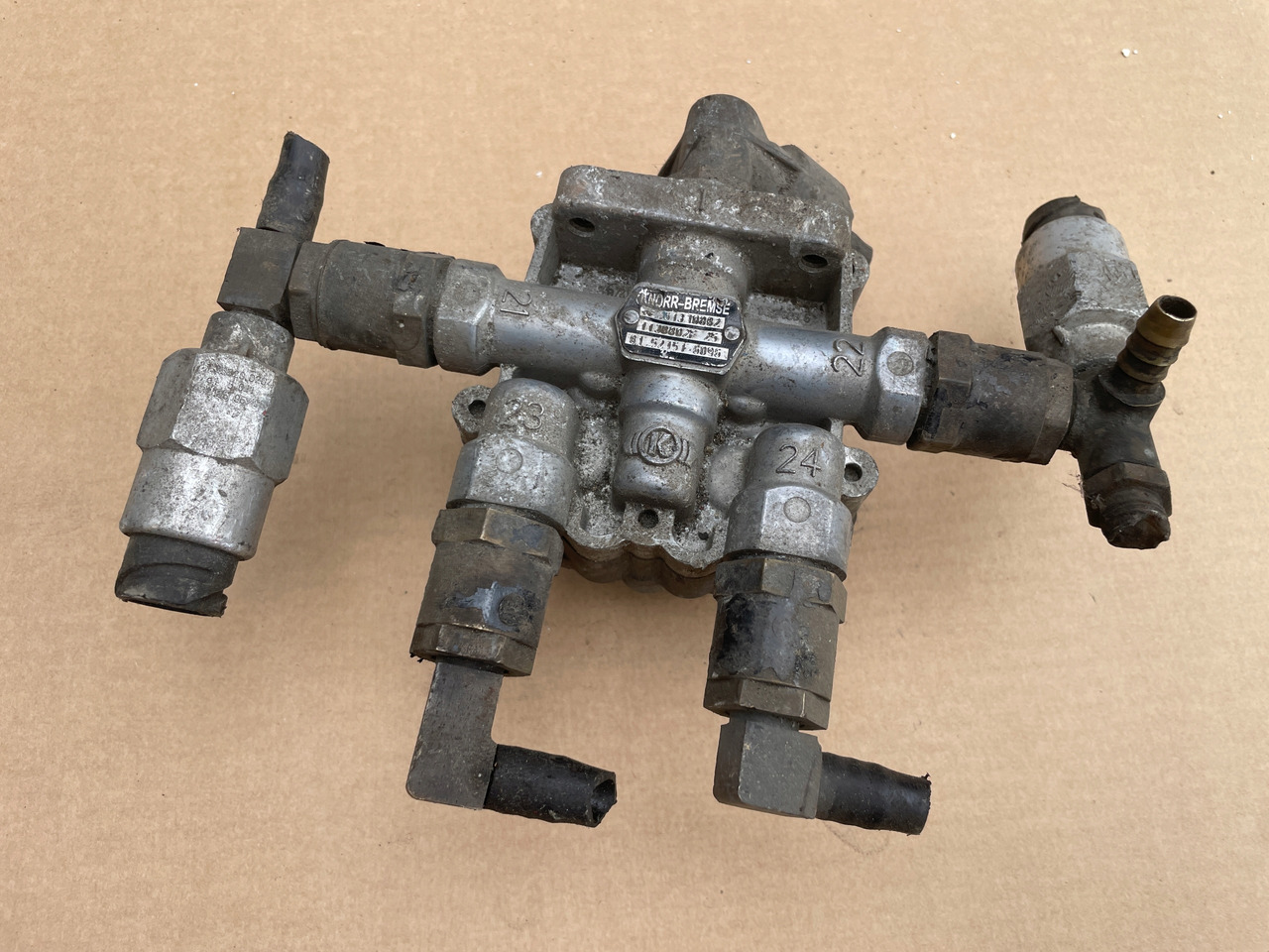 ZAWÓR CZTERODROŻNY MAN TGX TGS TGA 81521516096 - Βαλβίδα φρένων για Φορτηγό: φωτογραφία 2 ZAWÓR CZTERODROŻNY MAN TGX TGS TGA 81521516096 - Βαλβίδα φρένων για Φορτηγό: φωτογραφία 2