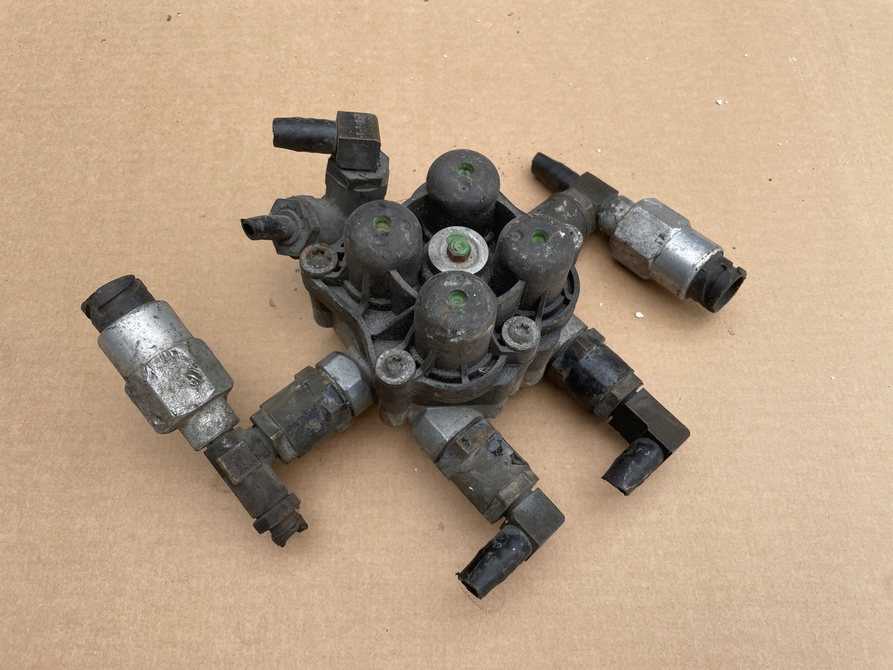 ZAWÓR CZTERODROŻNY MAN TGX TGS TGA 81521516096 - Βαλβίδα φρένων για Φορτηγό: φωτογραφία 4 ZAWÓR CZTERODROŻNY MAN TGX TGS TGA 81521516096 - Βαλβίδα φρένων για Φορτηγό: φωτογραφία 4