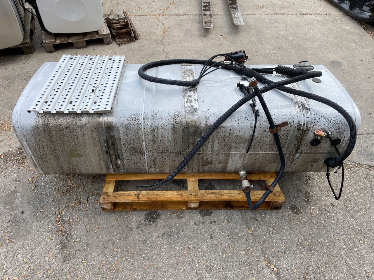 ZBIORNIK PALIWA 595L 75 ADBLUE LOW DECK MAN TGA TGX TGS 2003382 - Ρεζερβουάρ καυσίμου για Φορτηγό: φωτογραφία 5 ZBIORNIK PALIWA 595L 75 ADBLUE LOW DECK MAN TGA TGX TGS 2003382 - Ρεζερβουάρ καυσίμου για Φορτηγό: φωτογραφία 5