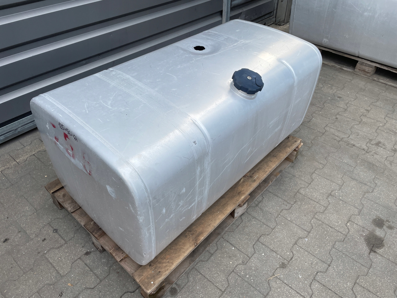 ZBIORNIK PALIWA MAN SCANIA DAF R 600 L IVECO - Ρεζερβουάρ καυσίμου για Φορτηγό: φωτογραφία 2 ZBIORNIK PALIWA MAN SCANIA DAF R 600 L IVECO - Ρεζερβουάρ καυσίμου για Φορτηγό: φωτογραφία 2