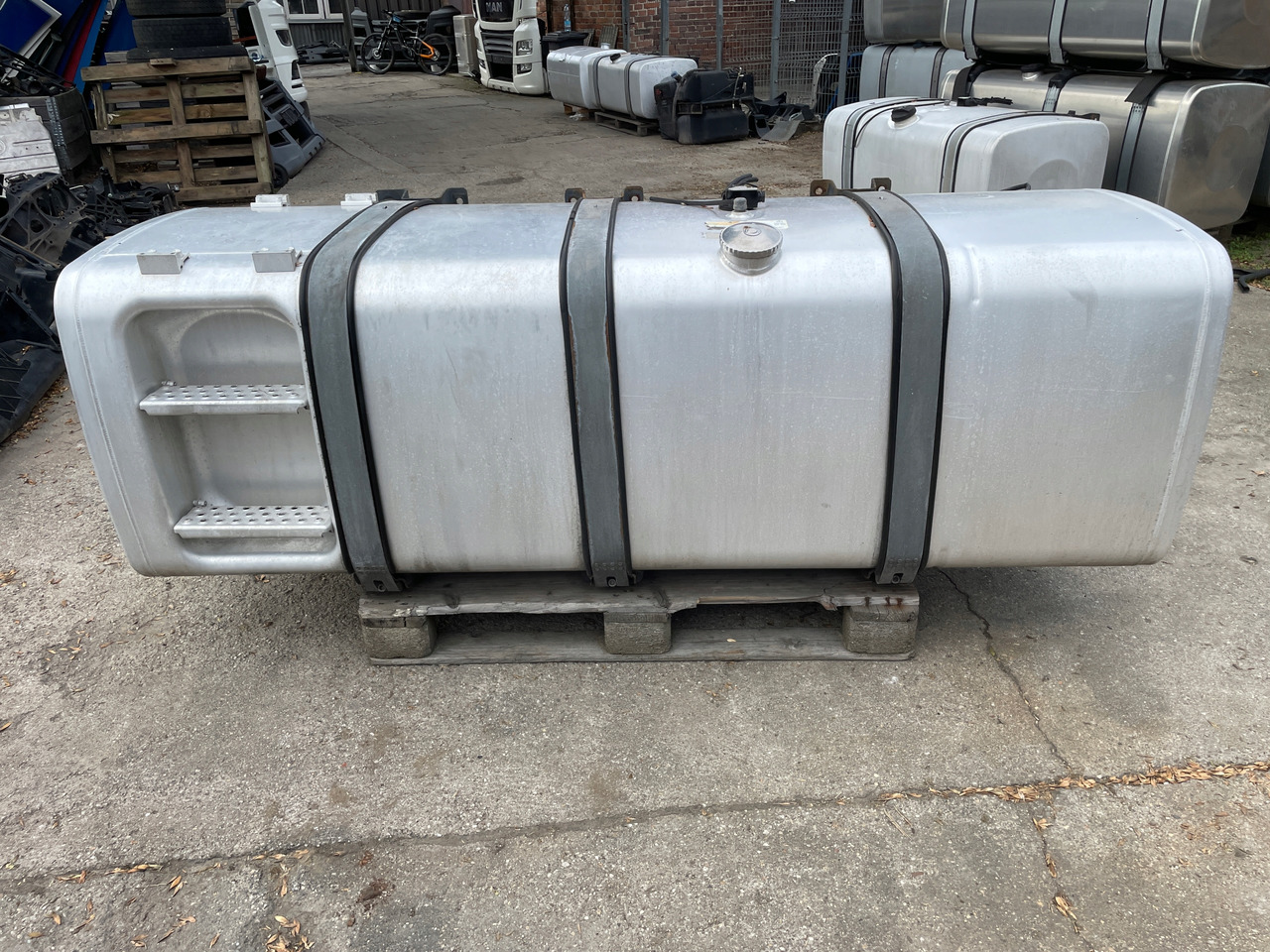 ZBIORNIK PALIWA MAN TGX TGS TGX3 TG3 910 L 81122016846 - Ρεζερβουάρ καυσίμου για Φορτηγό: φωτογραφία 1 ZBIORNIK PALIWA MAN TGX TGS TGX3 TG3 910 L 81122016846 - Ρεζερβουάρ καυσίμου για Φορτηγό: φωτογραφία 1