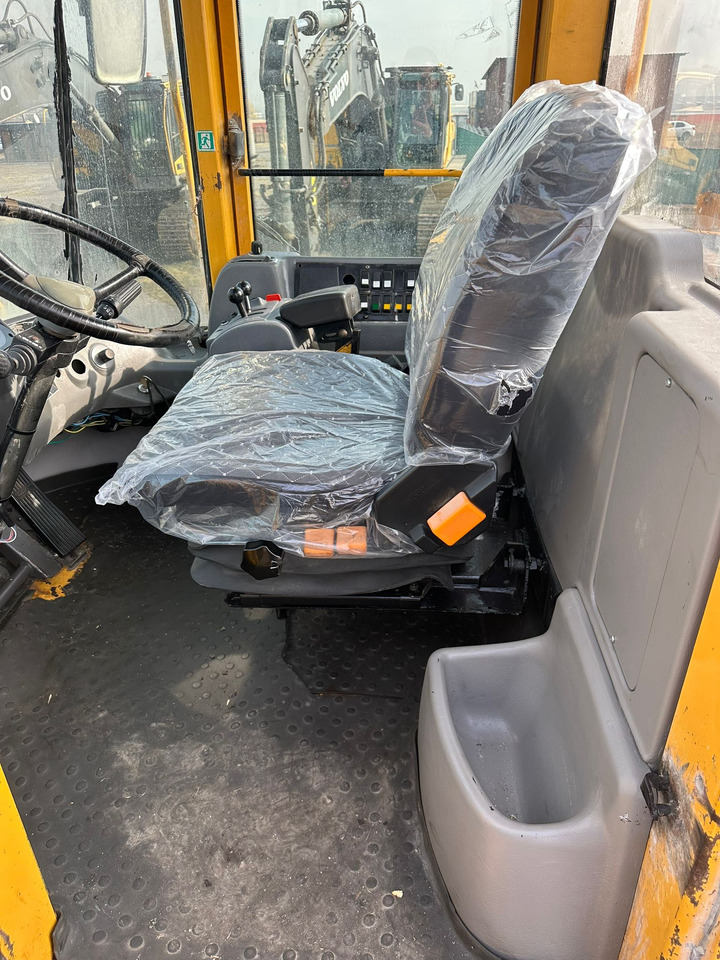 Ελαστιχοφόρος φορτωτής VOLVO L150E: φωτογραφία 15 Ελαστιχοφόρος φορτωτής VOLVO L150E: φωτογραφία 15