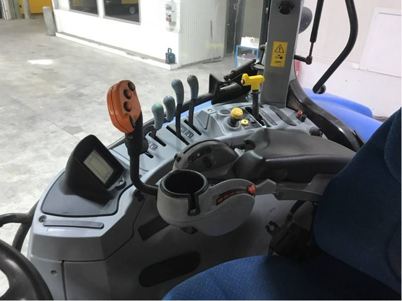 New Holland T7.250 - Τρακτέρ: φωτογραφία 5 New Holland T7.250 - Τρακτέρ: φωτογραφία 5
