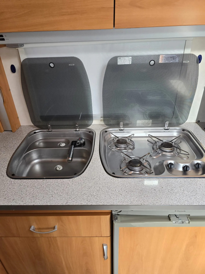 Wohnwagen Wilk S5 451 HTD - Ρυμουλκούμενο τροχόσπιτο: φωτογραφία 5 Wohnwagen Wilk S5 451 HTD - Ρυμουλκούμενο τροχόσπιτο: φωτογραφία 5