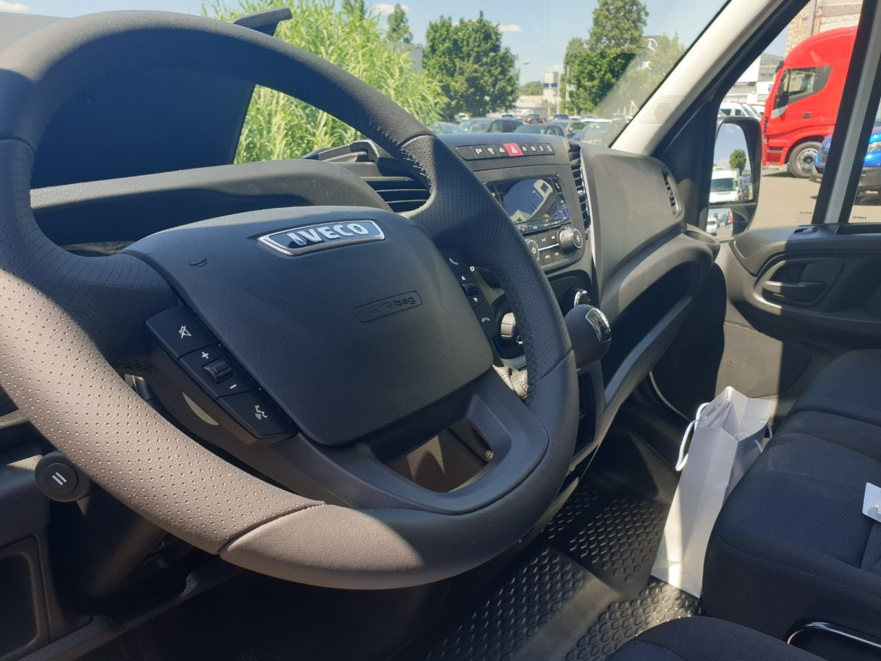 IVECO Daily 35S14 with Zanotti Z350 0°C Refrigeration (5 vehicles in stock) - Επαγγελματικό αυτοκίνητο ψυγείο: φωτογραφία 5 IVECO Daily 35S14 with Zanotti Z350 0°C Refrigeration (5 vehicles in stock) - Επαγγελματικό αυτοκίνητο ψυγείο: φωτογραφία 5