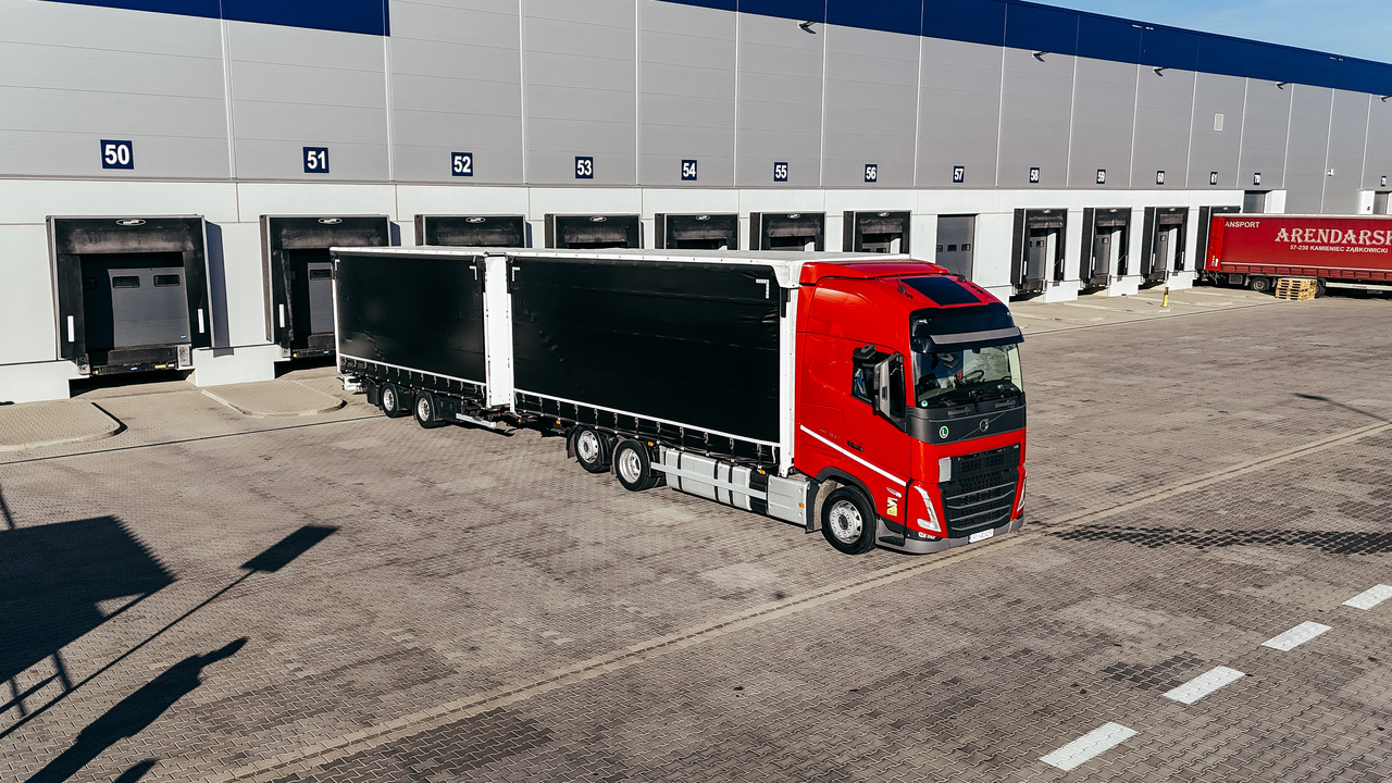 Volvo FH - Φορτηγό μουσαμάς: φωτογραφία 2 Volvo FH - Φορτηγό μουσαμάς: φωτογραφία 2