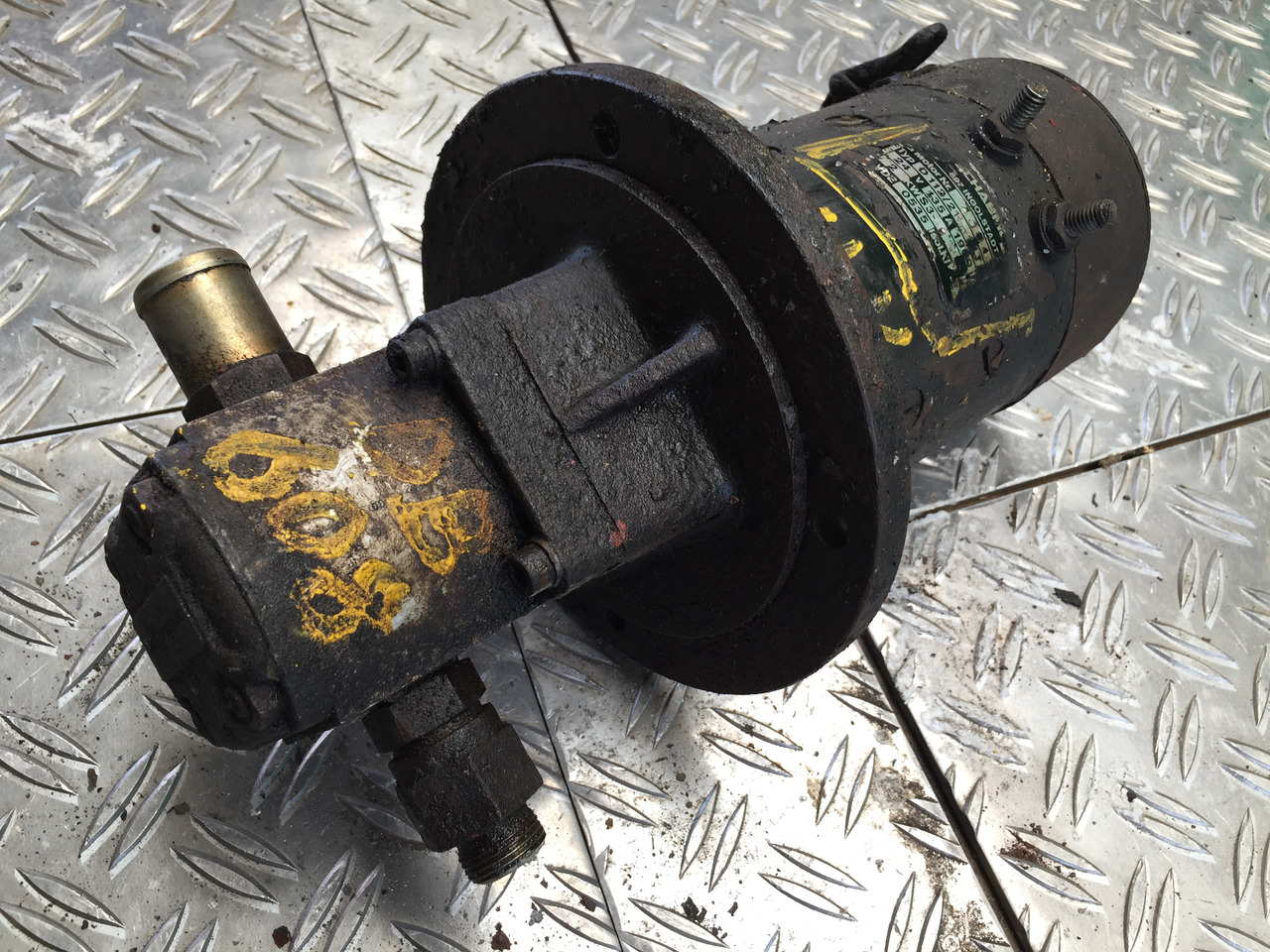 Gebrauchte Hydraulikpumpe, DB 608, Artikel-Nr. : A 99.9999. 9999 - Υδραυλική αντλία για Φορτηγό: φωτογραφία 4 Gebrauchte Hydraulikpumpe, DB 608, Artikel-Nr. : A 99.9999. 9999 - Υδραυλική αντλία για Φορτηγό: φωτογραφία 4