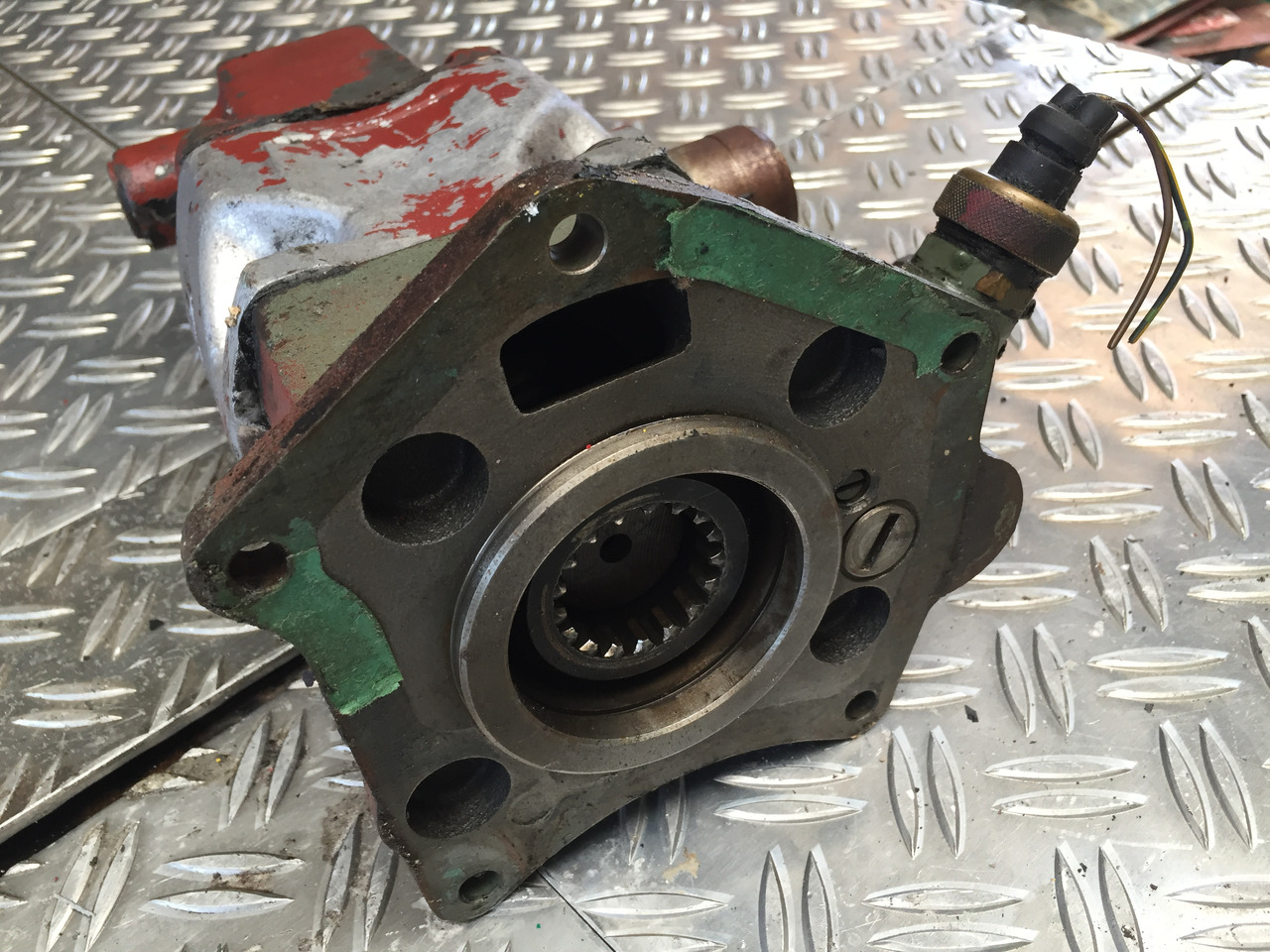 Gebrauchte Hydraulikpumpe mit Nebenantrieb, MB SK 26.35, Artikel-Nr. : 381 260 6005 033126 - Υδραυλική αντλία για Φορτηγό: φωτογραφία 4 Gebrauchte Hydraulikpumpe mit Nebenantrieb, MB SK 26.35, Artikel-Nr. : 381 260 6005 033126 - Υδραυλική αντλία για Φορτηγό: φωτογραφία 4