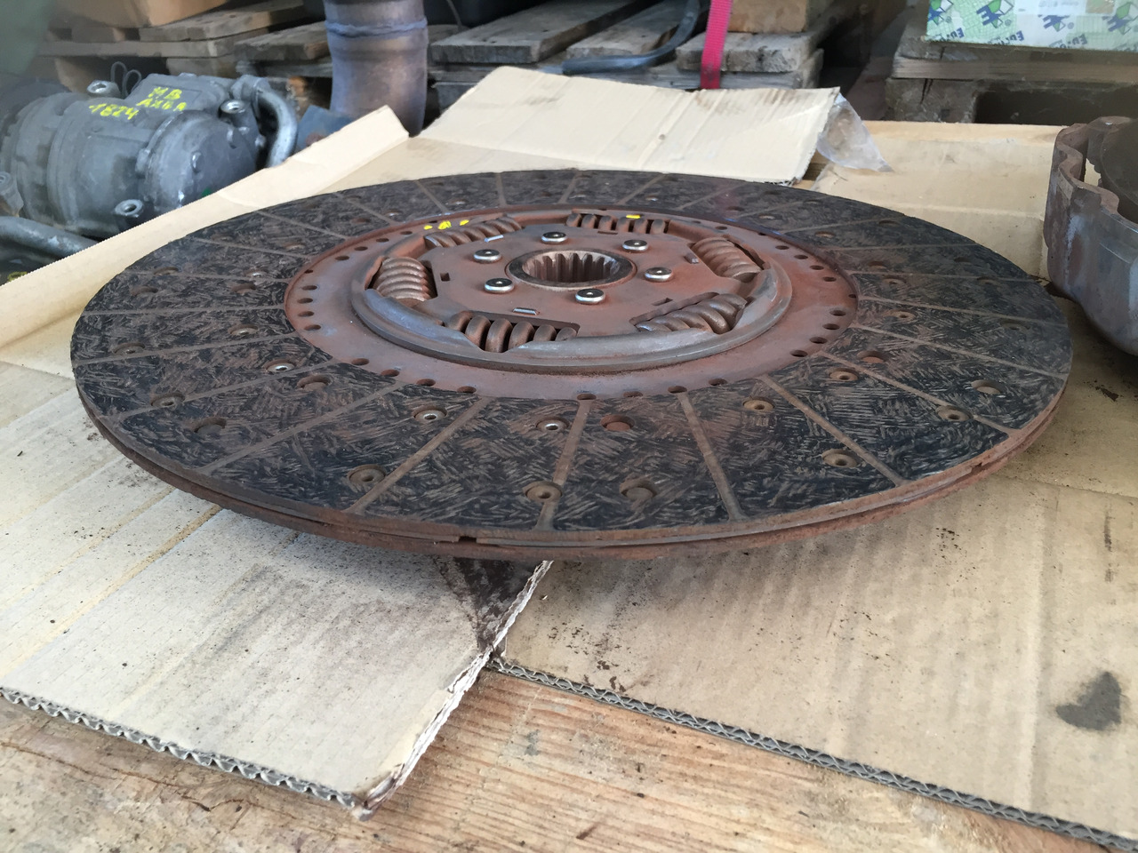 Gebrauchte Kupplungsscheibe MB Axor 1824, Motor Typ : OM 906 LA, Artikel - Nr. : A 021 250 67 03 - Δίσκος συμπλέκτη για Φορτηγό: φωτογραφία 4 Gebrauchte Kupplungsscheibe MB Axor 1824, Motor Typ : OM 906 LA, Artikel - Nr. : A 021 250 67 03 - Δίσκος συμπλέκτη για Φορτηγό: φωτογραφία 4