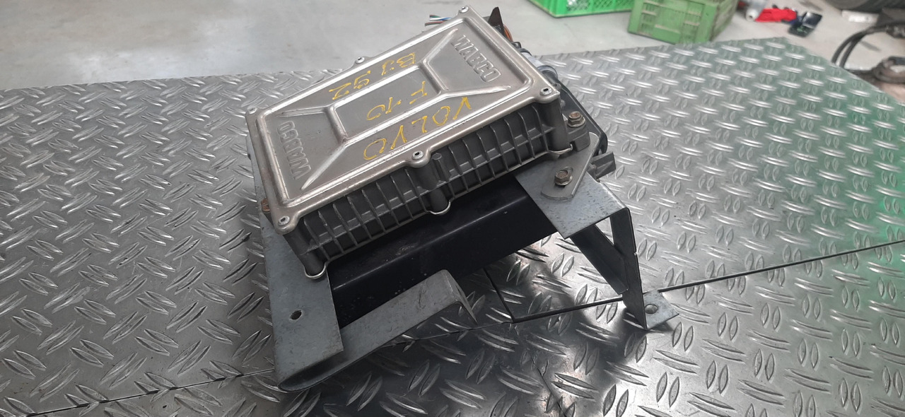 Gebrauchtes VOLVO F 10 Buajahr 1992, Motorsteuergerät von WABCO , Artikel - Nr. : 0 281 001 144 - Ηλεκτρονική μονάδα ελέγχου για Φορτηγό: φωτογραφία 4 Gebrauchtes VOLVO F 10 Buajahr 1992, Motorsteuergerät von WABCO , Artikel - Nr. : 0 281 001 144 - Ηλεκτρονική μονάδα ελέγχου για Φορτηγό: φωτογραφία 4