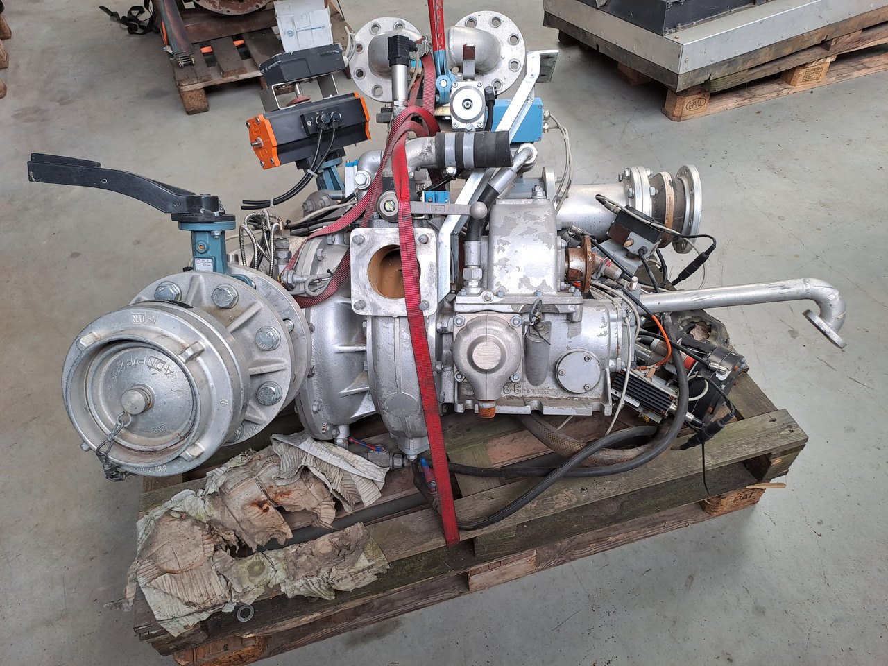 Neuwertige Albert Ziegler Wasserpumpe ( Feuerwehr ), Typ : FP 22 / 15, Artikel - Nr. : 81.99999 - 99 - Αντλία ψυκτικού για Φορτηγό: φωτογραφία 3 Neuwertige Albert Ziegler Wasserpumpe ( Feuerwehr ), Typ : FP 22 / 15, Artikel - Nr. : 81.99999 - 99 - Αντλία ψυκτικού για Φορτηγό: φωτογραφία 3