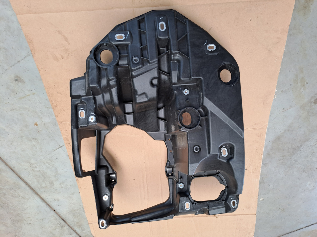 Neuwertiger Träger für Scheinwerfer MAN TG3 rechts, Artikel - Nr. : 81.41610 - 5838 / 5837 - Προβολέας για Φορτηγό: φωτογραφία 5 Neuwertiger Träger für Scheinwerfer MAN TG3 rechts, Artikel - Nr. : 81.41610 - 5838 / 5837 - Προβολέας για Φορτηγό: φωτογραφία 5