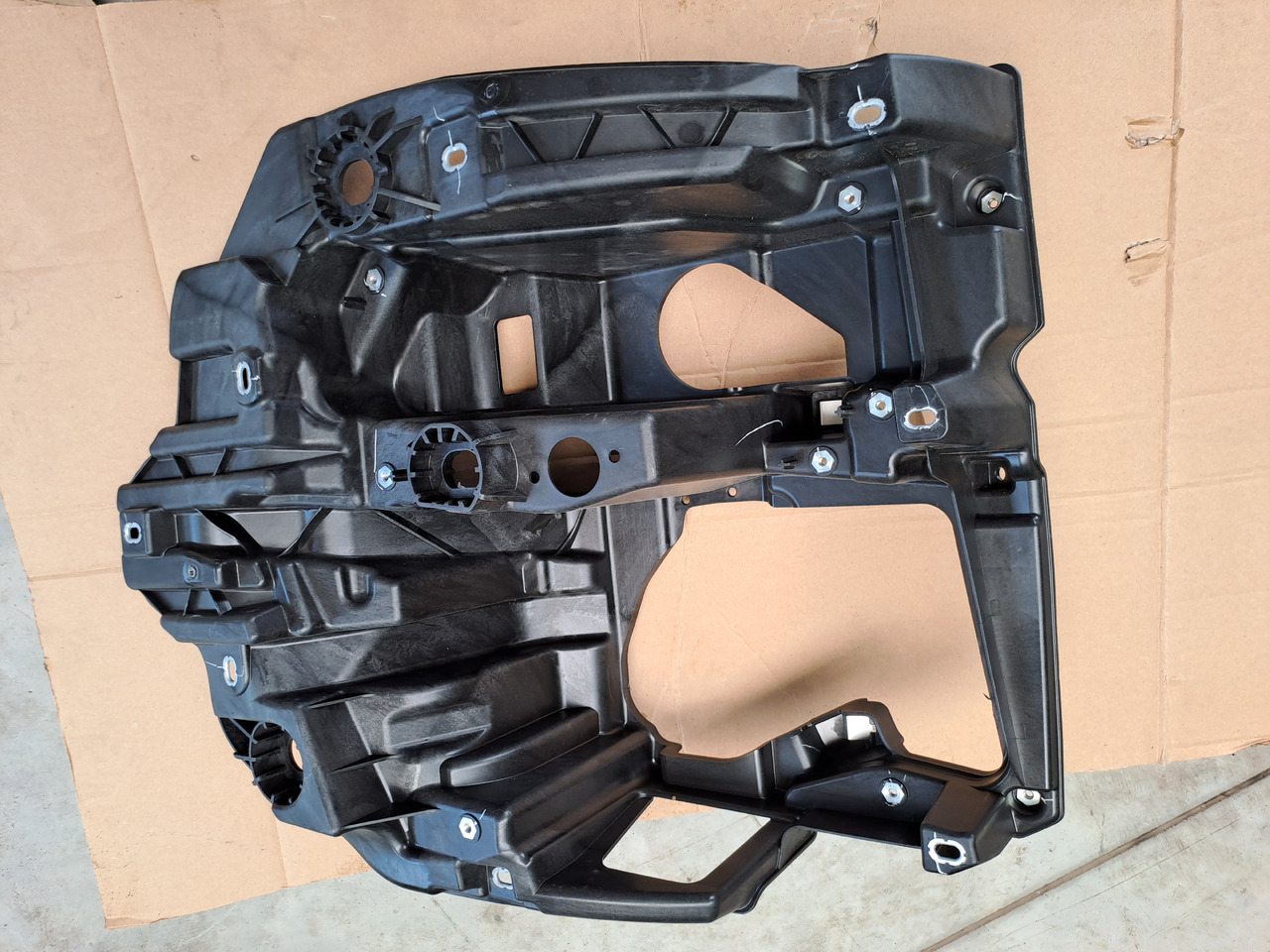 Neuwertiger Träger für Scheinwerfer MAN TG3 rechts, Artikel - Nr. : 81.41614 - 5002 / 5001 - Προβολέας για Φορτηγό: φωτογραφία 3 Neuwertiger Träger für Scheinwerfer MAN TG3 rechts, Artikel - Nr. : 81.41614 - 5002 / 5001 - Προβολέας για Φορτηγό: φωτογραφία 3