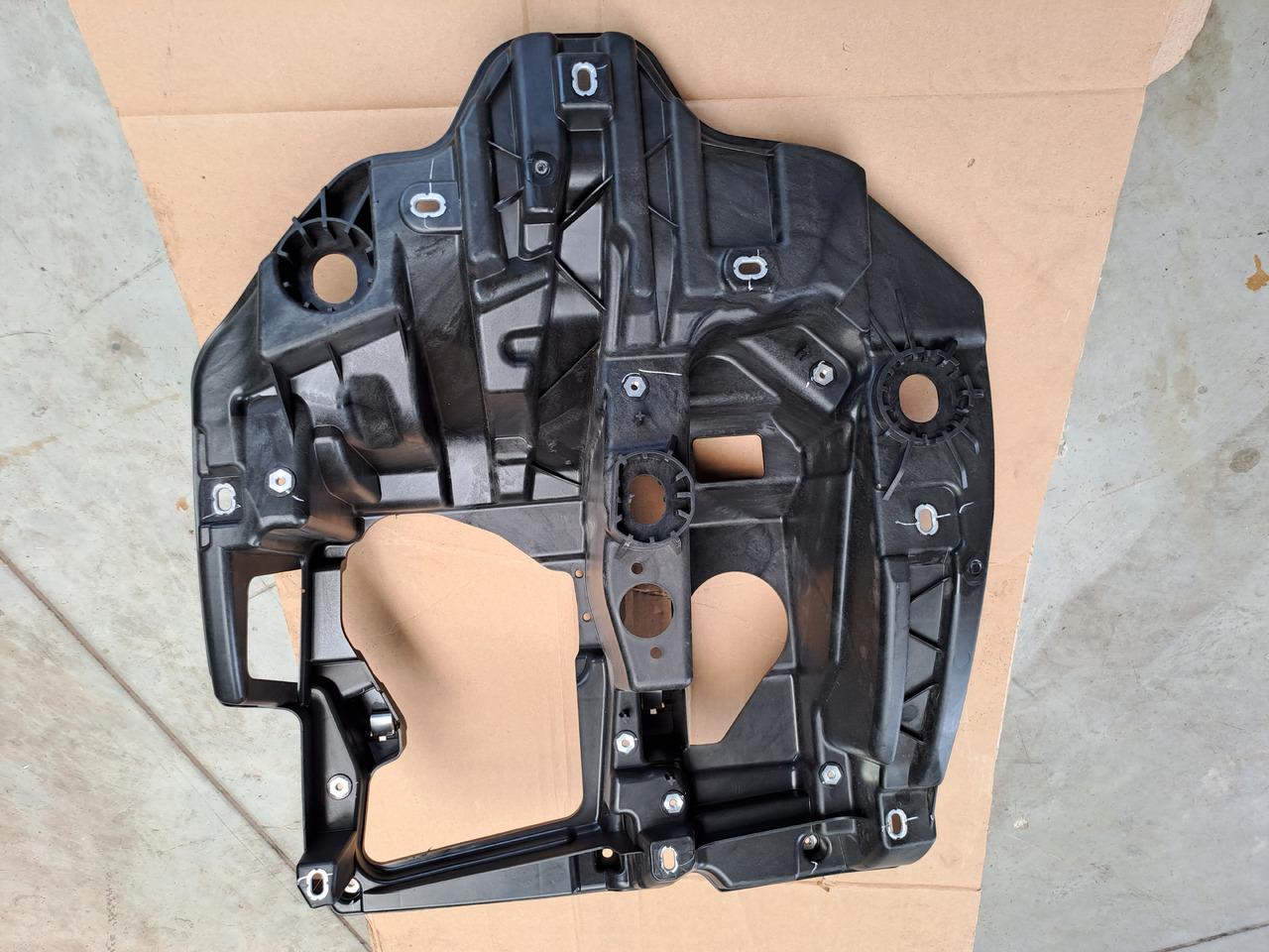 Neuwertiger Träger für Scheinwerfer MAN TG3 rechts, Artikel - Nr. : 81.41614 - 5002 / 5001 - Προβολέας για Φορτηγό: φωτογραφία 4 Neuwertiger Träger für Scheinwerfer MAN TG3 rechts, Artikel - Nr. : 81.41614 - 5002 / 5001 - Προβολέας για Φορτηγό: φωτογραφία 4