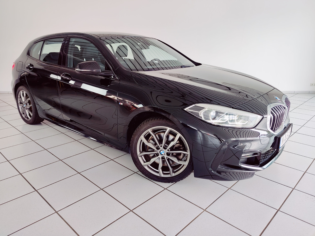 BMW 120 i M Sport RTTI LiveCockpit Head-up Navi - Λιμουζίνα/ Sedan: φωτογραφία 3 BMW 120 i M Sport RTTI LiveCockpit Head-up Navi - Λιμουζίνα/ Sedan: φωτογραφία 3