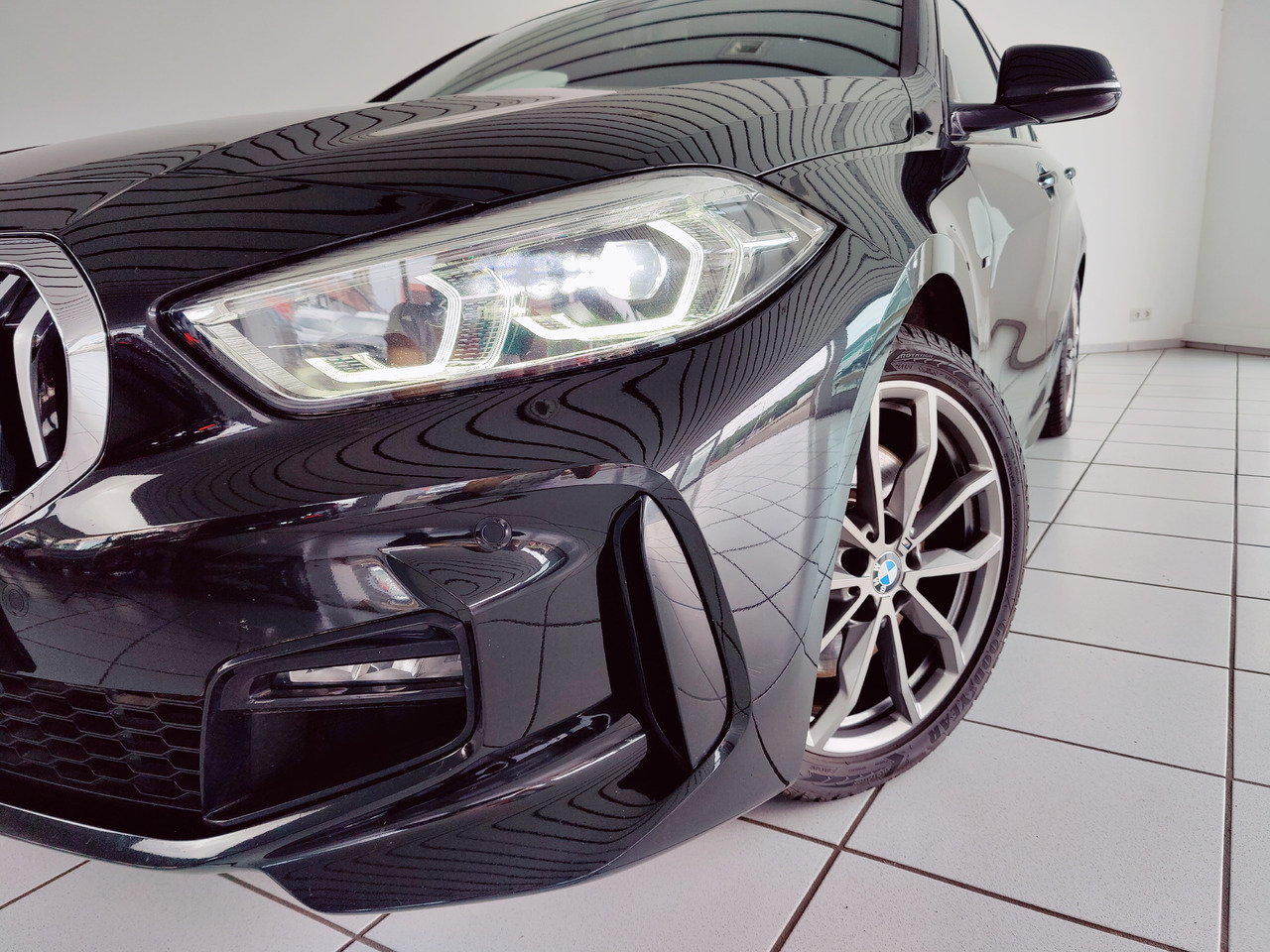 BMW 120 i M Sport RTTI LiveCockpit Head-up Navi - Λιμουζίνα/ Sedan: φωτογραφία 2 BMW 120 i M Sport RTTI LiveCockpit Head-up Navi - Λιμουζίνα/ Sedan: φωτογραφία 2