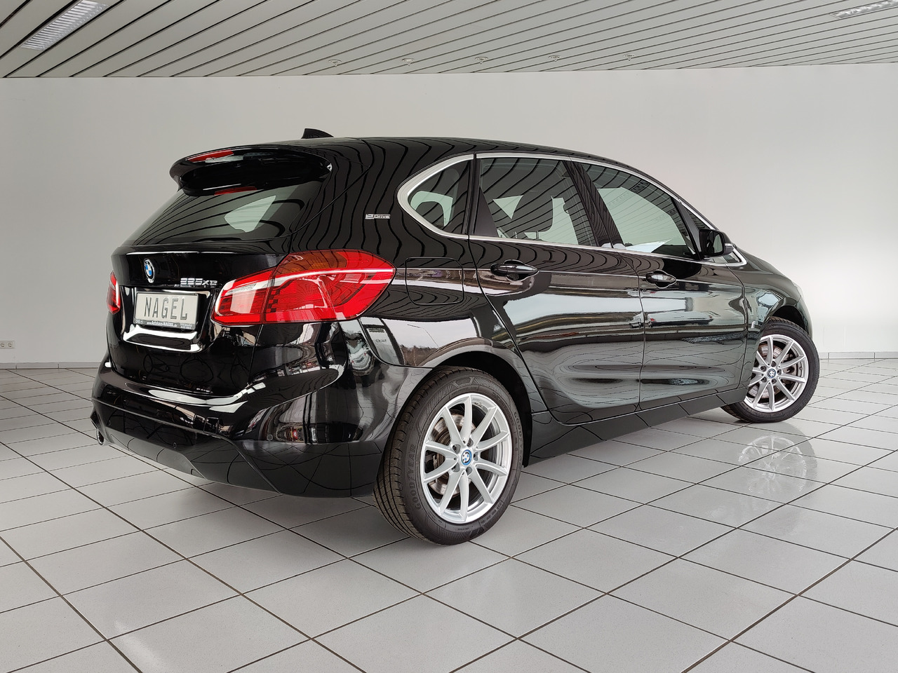 BMW 225 xe ActiveTourer iPerf. Advantage*Navi*SHZ* Hybrid 165kW - Λιμουζίνα/ Sedan: φωτογραφία 4 BMW 225 xe ActiveTourer iPerf. Advantage*Navi*SHZ* Hybrid 165kW - Λιμουζίνα/ Sedan: φωτογραφία 4
