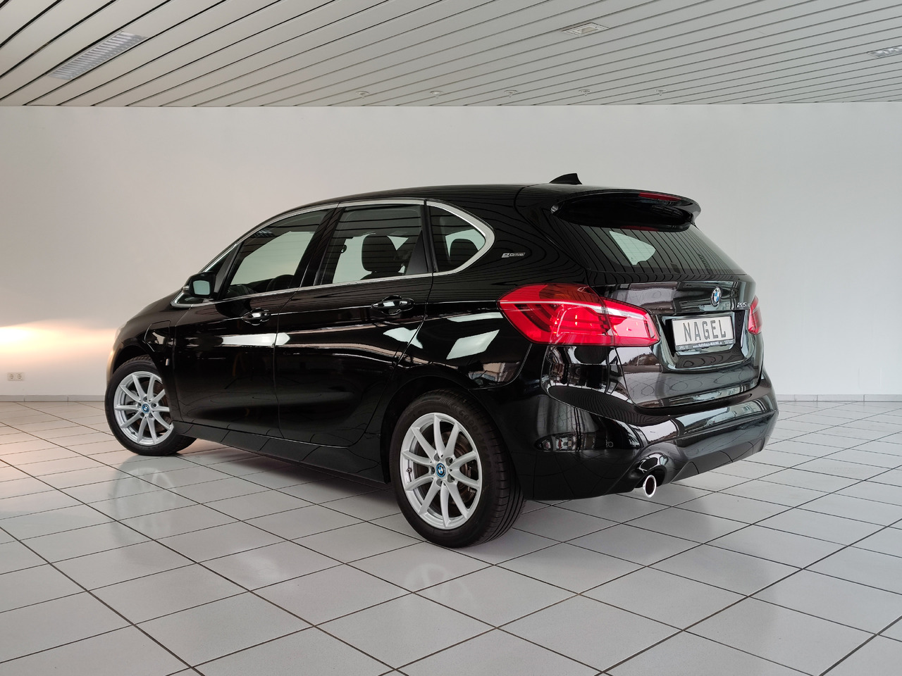 Λιμουζίνα/ Sedan BMW 225 xe ActiveTourer iPerf. Advantage*Navi*SHZ* Hybrid 165kW: φωτογραφία 6 Λιμουζίνα/ Sedan BMW 225 xe ActiveTourer iPerf. Advantage*Navi*SHZ* Hybrid 165kW: φωτογραφία 6
