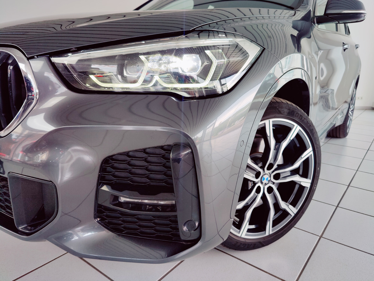 BMW X1 xDrive 20 d M Sport Navi Ambiente PDC SHZ Apple Android - SUV: φωτογραφία 2 BMW X1 xDrive 20 d M Sport Navi Ambiente PDC SHZ Apple Android - SUV: φωτογραφία 2