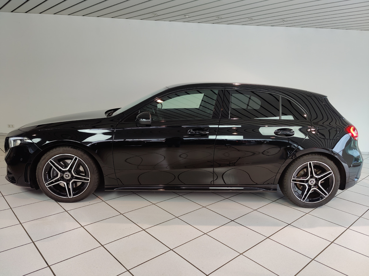 Mercedes-Benz A 220 d Navi LED Park RüKam AHK - Λιμουζίνα/ Sedan: φωτογραφία 2 Mercedes-Benz A 220 d Navi LED Park RüKam AHK - Λιμουζίνα/ Sedan: φωτογραφία 2