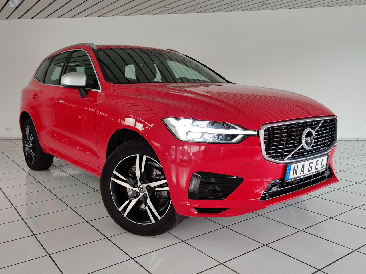 Volvo XC60 R Design AWD 228kW 360°Kam Pano Head-Up CD Apple - SUV: φωτογραφία 3 Volvo XC60 R Design AWD 228kW 360°Kam Pano Head-Up CD Apple - SUV: φωτογραφία 3